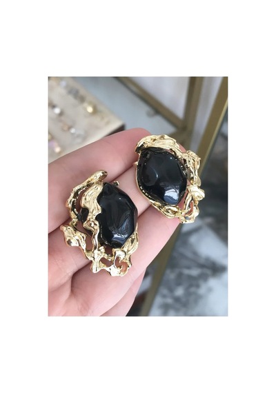 Gold Detaylı Tasarım Siyah Küpe