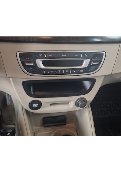 Renault Fluence Megane 3 Radyo Ceplik Teyp Gözü Çerçevesi