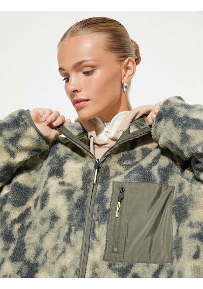Koton Oversize Outdoor Mont Kapüşonlu Fermuarlı Cep Detaylı Yeşil Desenli 4wak00354ew 4WAK00354EW8D1 Yeşil Koton Oversize Outdoor Mont Kapüşonlu Fermuarlı Cep Detaylı Yeşil Desenli 4wak00354ew 4WAK00354EW8D1 Yeşil