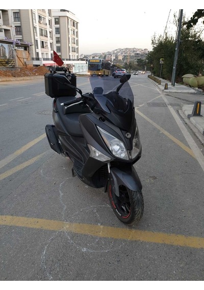 Motocam Sym Joymax 250 İ Ön Cam 2015-2016 Model 65cm Füme Renkli 4mm Aparatsız