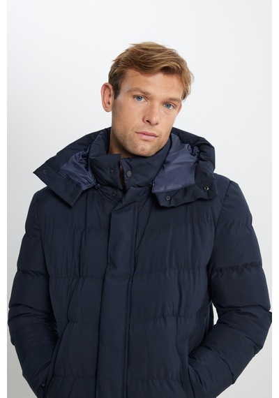 AC&Co / Altınyıldız Classics Erkek Lacı Standart Fit Normal Kesim Çıkma Kapüşon Dik Yaka Yan Cepli Kaban Lacivert AC&Co / Altınyıldız Classics Erkek Lacı Standart Fit Normal Kesim Çıkma Kapüşon Dik Yaka Yan Cepli Kaban Lacivert