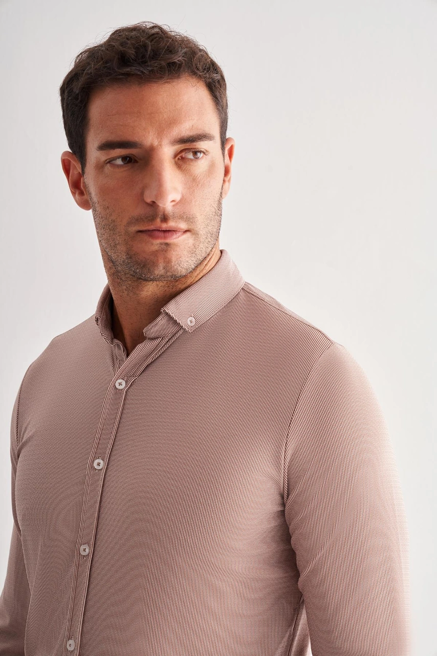 İmza Koyu Kahverengi Smart Düğmeli Yaka Uzun Kol Cepsiz Slim Fit Casual Gömlek 1004255165 Kahverengi