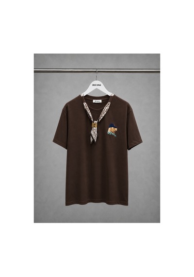 Bisou Nakışlı Kendinden Fular Detaylı Gold Aksesuarlı Premium Regular Fit Kısa Kollu Bluz- Tshirt Bej Bisou Nakışlı Kendinden Fular Detaylı Gold Aksesuarlı Premium Regular Fit Kısa Kollu Bluz- Tshirt Bej