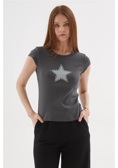 Fashion Friends Zımba Detaylı Baskılı %100 Pamuklu Antrasit Kadın T-shirt 25y0562k1 Antrasit Fashion Friends Zımba Detaylı Baskılı %100 Pamuklu Antrasit Kadın T-shirt 25y0562k1 Antrasit