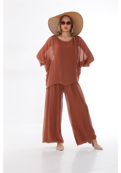 Bohem Stil İtalyan Yarasa Kol İpek Bluz & Pantolon Takım-8767 Tarçın Bohem Stil İtalyan Yarasa Kol İpek Bluz & Pantolon Takım-8767 Tarçın