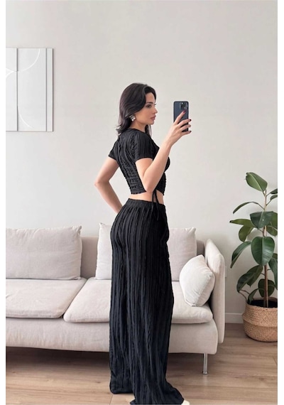 Evoa Kadın Siyah Bisiklet Yaka Büzgü Detaylı Bluz & Bol Paça Pantolon Fırfır Detaylı Gagari Takım Siyah Siyah Evoa Kadın Siyah Bisiklet Yaka Büzgü Detaylı Bluz & Bol Paça Pantolon Fırfır Detaylı Gagari Takım Siyah Siyah