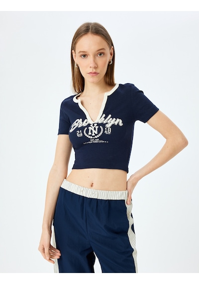 Koton V Yaka Crop Slim Fit Kolej Baskılı Düğmeli Tişört Lacivert 5sal10216ık Lacivert