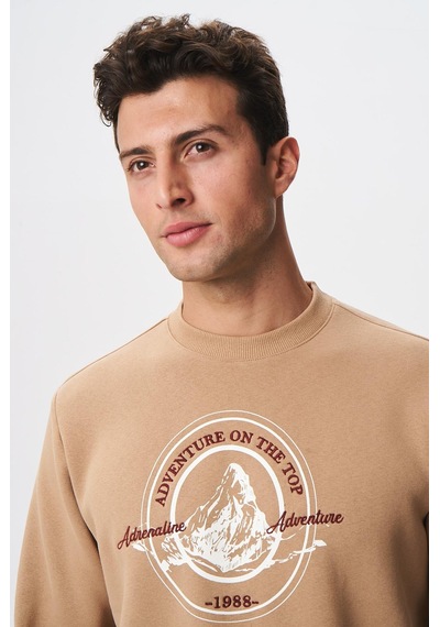 AR-MA Arma Baskılı Yazılı Regular Fit Şardonlu Erkek Bisiklet Yaka Sweatshirt K28124602901 Kahverengi AR-MA Arma Baskılı Yazılı Regular Fit Şardonlu Erkek Bisiklet Yaka Sweatshirt K28124602901 Kahverengi