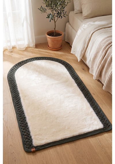 Merplush Mihraplı Peluş Seccade 75x130 Cm Süet Taban Yıkanabilir Yumuşak Namaz Halısı Krem - Haki
