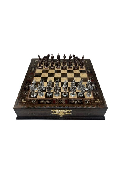 Gifthome Premium Orta Boy Metal Truva & Sparta Satranç Takımı Ve Sandıklı Masif Ahşap Satranç Tahtası 28x28x5,5 Cm.