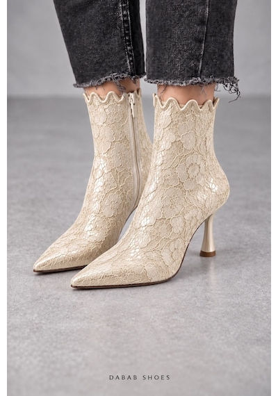 Dabab Shoes Mona Kadın Bej Dantel İşlemeli Sivri Burun Sıcak Astarlı Fermuarlı 7 Cm İnce Topuklu Bot Bootie Dabab Shoes Mona Kadın Bej Dantel İşlemeli Sivri Burun Sıcak Astarlı Fermuarlı 7 Cm İnce Topuklu Bot Bootie