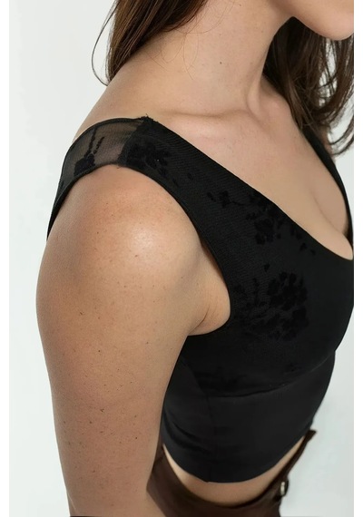 Hiccup Dantel Detaylı V Yaka Crop Top Siyah