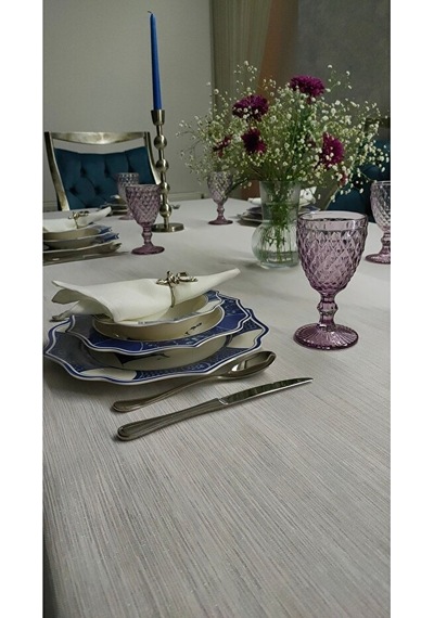 Valerium Simli Kırık Beyaz Masa Örtüsü 150 X 220 Kırmızı - Beyaz