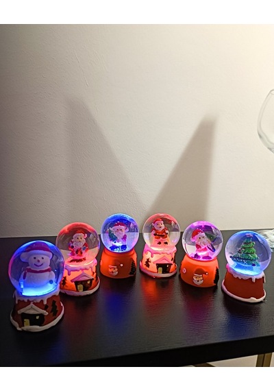 12 Adet Yeni Yıl 2025 Yılbaşı Temalı Mini Boy Işıklı Kar Küresi 6,5 Cm
