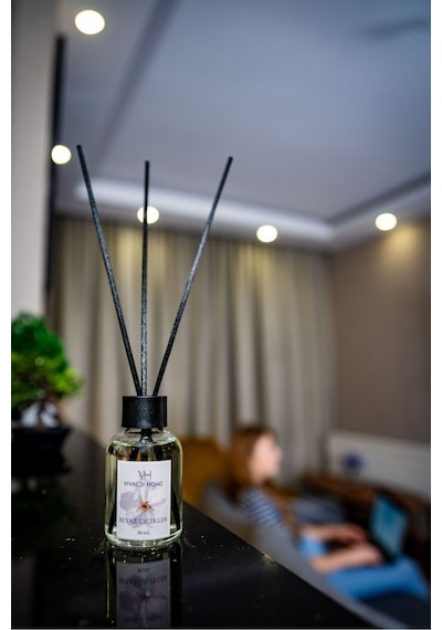 Vivaldi Home Beyaz Çiçekler Çubuklu Oda Kokusu Esansiyel Uçucu Yağ 50 ML