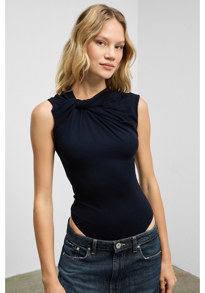 Grımelange Orılenna Kadın Önü Düğüm Detaylı Vücudu Saran Sıfır Kollu Slim Fit Lacivert Bluz Lacivert Grımelange Orılenna Kadın Önü Düğüm Detaylı Vücudu Saran Sıfır Kollu Slim Fit Lacivert Bluz Lacivert