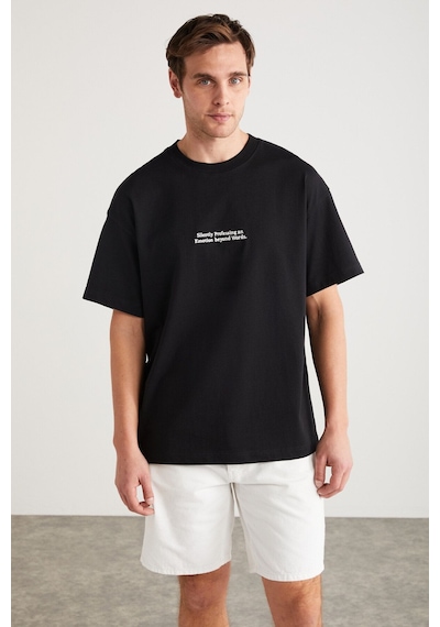 Grimelange RICO Erkek %100 Pamuklu Önü Ve Arkası Baskılı Bisiklet Yaka Kısa Kollu Oversize Siyah T-Shirt Grimelange RICO Erkek %100 Pamuklu Önü Ve Arkası Baskılı Bisiklet Yaka Kısa Kollu Oversize Siyah T-Shirt