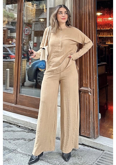 WeShaya Kadın Camel Düğmeli Yuvarlak Yaka Bluz & Beli Lastikli Geniş Paça Pantolon - Salaş Maya Takım Camel WeShaya Kadın Camel Düğmeli Yuvarlak Yaka Bluz & Beli Lastikli Geniş Paça Pantolon - Salaş Maya Takım Camel