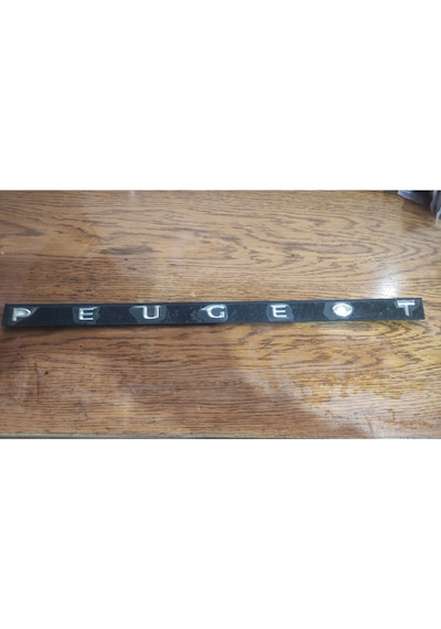 Peugeot 208 Bagaj Yazısı Peugeot 208 Modeli Bagaj Kapağında Yer Alan "peugeot" Estetik Görünüm Pejo