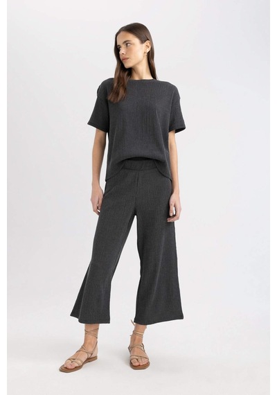 DeFacto Wide Leg Geniş Bol Paça Normal Bel Bürümcük Kapri Pantolon C4329AX24SPBK81