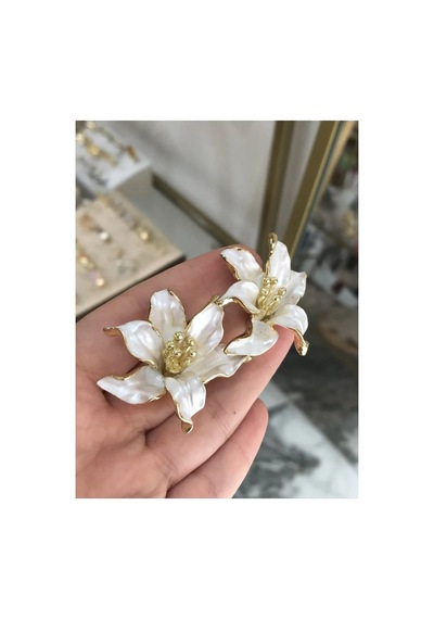 Tasarım Çiçek Model Beyaz Küpe