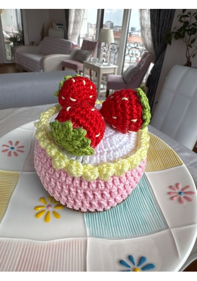 Paris Organik Oyuncak ve Hediyelik Tığ İşi Çilekli Cupcake Aksesuar