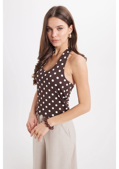 Tudors Kadın Standart Fit Normal Kesim Halter Yaka Kolsuz Puantiyeli Kahverengi Bluz-50988