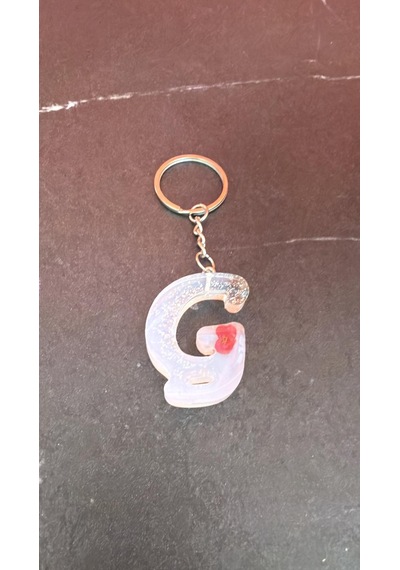 Şeffaf Beyaz Renkli Gümüş Sim Ve Gerçek Kurutulmuş Pembe Çiçek Süslemeli G Harf Şekilli Gümüş Aksesuarlı Anahtarlık Epoksi El Yapımı Hediyelik Şeffaf Beyaz Renkli Gümüş Sim Ve Gerçek Kurutulmuş Pembe Çiçek Süslemeli G Harf Şekilli Gümüş Aksesuarlı Anahtarlık Epoksi El Yapımı Hediyelik