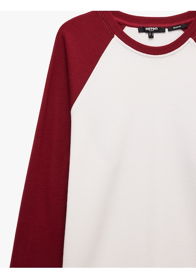 Koton Pamuklu Waffle Dokulu Oversize Bisiklet Yaka Kontrastlı Uzun Reglan Kollu Tişört Beyaz 7wam10146mk