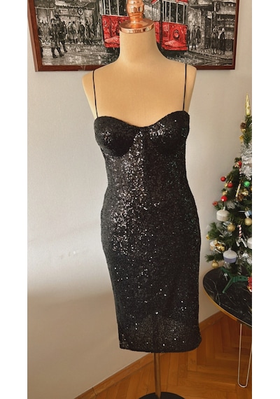 Chica Rosa Fashion Siyah Pullu Askılı Midi Elbise