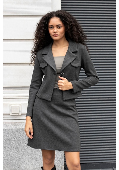 Kadın Kalın Esnek Kumaş Yakalı Cep Kapaklı Uzun Kol Kısa Blazer Ceket-antrasit Antrasit Kadın Kalın Esnek Kumaş Yakalı Cep Kapaklı Uzun Kol Kısa Blazer Ceket-antrasit Antrasit