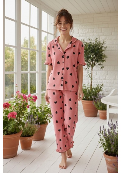 Siyah İnci Bürümcük-krınkıl Kısa Kollu Düğmeli Pijama Takım 26120527 Pembe Kalp Siyah İnci Bürümcük-krınkıl Kısa Kollu Düğmeli Pijama Takım 26120527 Pembe Kalp