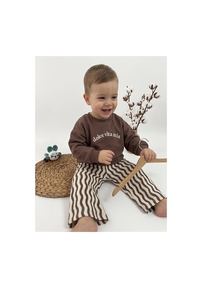 Deniva Kids Erkek Bebek Kahverengi Dolce Vita Nakışlı Dalgalı Geniş Paça Pantolonlu 2'li Sweatshirt Alt Üst Takım Deniva Kids Erkek Bebek Kahverengi Dolce Vita Nakışlı Dalgalı Geniş Paça Pantolonlu 2'li Sweatshirt Alt Üst Takım
