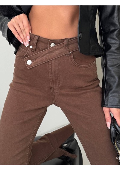 Herton Asimetrik Çapraz Bel Detaylı Yırtmaçlı Denim Pantolon - Premium Jean Kahverengi Herton Asimetrik Çapraz Bel Detaylı Yırtmaçlı Denim Pantolon - Premium Jean Kahverengi