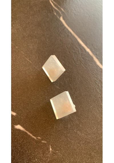Sedefli Beyaz Renk Orta Boy Kare Şekil Gold Aksesuar Epoksi Küpe Diğer