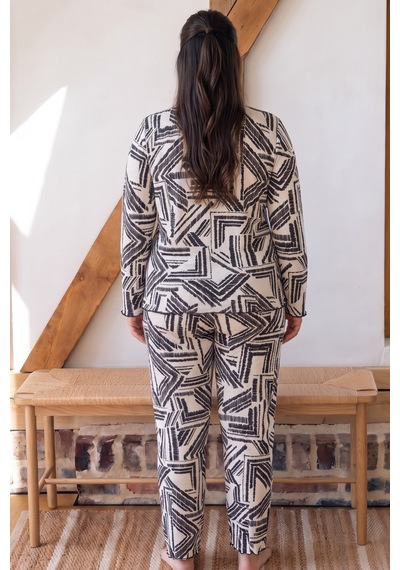 Siyah İnci Desenli Büyük Beden Battal Boy Viskon Örme Pijama Takım 26224858 Çok Renkli Siyah İnci Desenli Büyük Beden Battal Boy Viskon Örme Pijama Takım 26224858 Çok Renkli