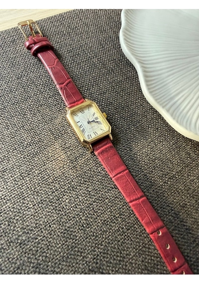 Retro Minimal Deri Kordon Vintage Kadın Kol Saati Bordo Kordon Altın 04596052