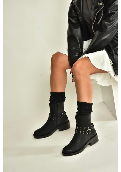 Fox Shoes V674121209 Siyah Alçak Topuklu Fermuarlı Kadın Bot Siyah