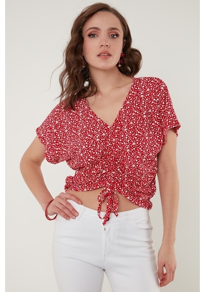 Lela Desenli Önü Büzgülü V Yaka Crop Bayan Bluz 5864486Y4 Kırmızı Lela Desenli Önü Büzgülü V Yaka Crop Bayan Bluz 5864486Y4 Kırmızı