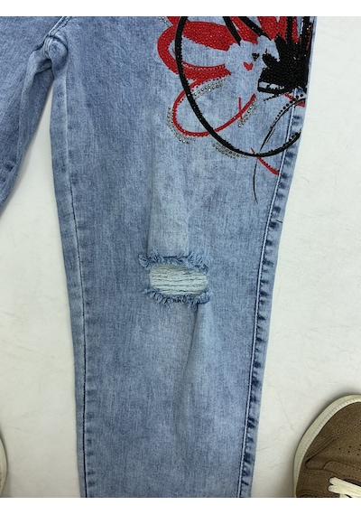 Trieste Büyük Beden Yüksek Bel Yıkamalı Denim Yırtık Ve Taş İşlemeli Baskı Detaylı Kadın Pantolon Mavi Trieste Büyük Beden Yüksek Bel Yıkamalı Denim Yırtık Ve Taş İşlemeli Baskı Detaylı Kadın Pantolon Mavi