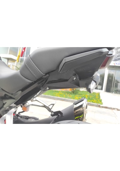 Honda CB250R Kısa Kuyruk ve Sıyırıcı Üzeri Işıklı Plakalık