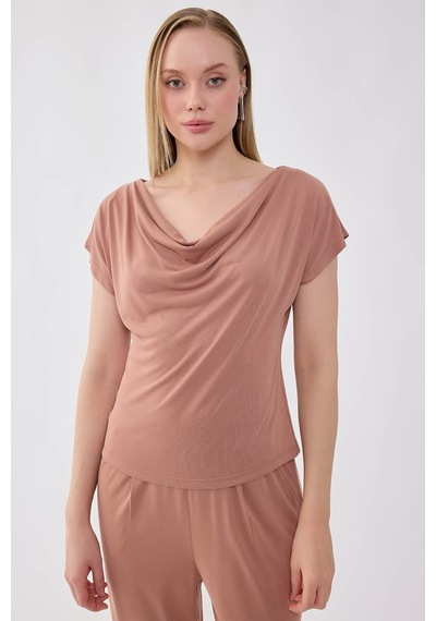 Vitrin Dökümlü Degaje Yaka Bluz CAMEL