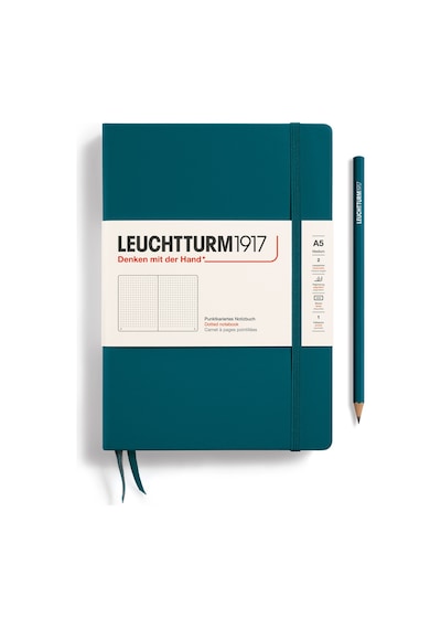 Leuchtturm1917 Not Defteri Orta Boy A5 , Sert Kapak, 251 Numaralandırılmış Sayfa, Noktalı, Pasifik Yeşili Yeşil