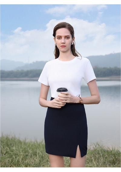 New Performance Premium Basic T-shirt %52,2 Polyester %37,1 Pamuk %3,2 Asetat Lifi %2,6 Dut İpeği %2,5 Keten %2,4 Spandeks Beyaz