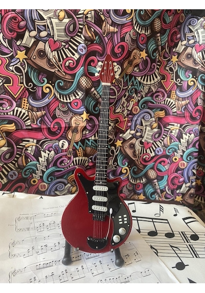 Elektro Gitar El Yapımı Ahşap Minyatür Hediyelik Biblo 25 Cm Quee