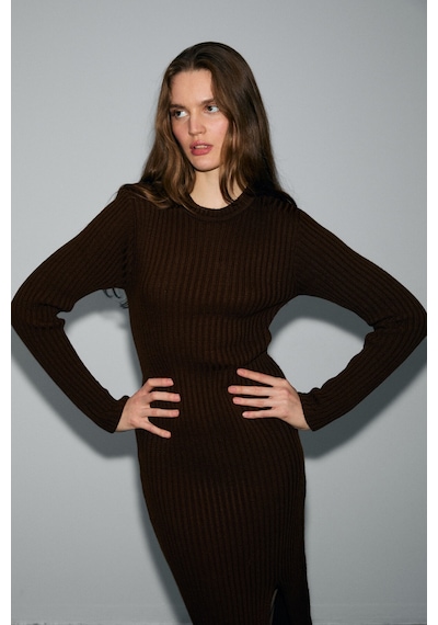 Grımelange Soreya Kadın Yuvarlak Yaka Çizgi Desenli Yırtmaçlı Slim Fit Triko Acı Kahve Elbise Acı Kahve