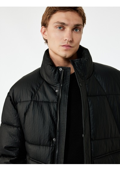 Koton Regular Fit Kapaklı Cep Detaylı Fermuarlı Uzun Kollu Dik Yaka Kışlık Şişme Mont Siyah 6wam20193hw Siyah Koton Regular Fit Kapaklı Cep Detaylı Fermuarlı Uzun Kollu Dik Yaka Kışlık Şişme Mont Siyah 6wam20193hw Siyah