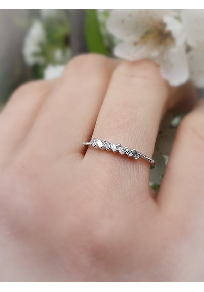 Nadias Jewellery - Pırlanta Minimalist Yüzük