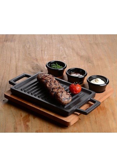 Lava Döküm Dikdörtgen Hot Plate. Ahşap Altlıklı. Ölçü 22x15CM.