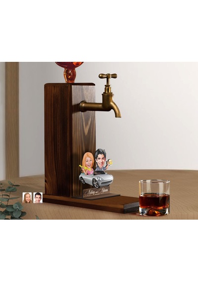 Bk Gift Kişiye Özel Sevgililer Karikatürlü Musluklu Ahşap Viski Standı-20, Viski Çeşmesi, Doğum Günü Hediyesi, İçecek Dispenseri